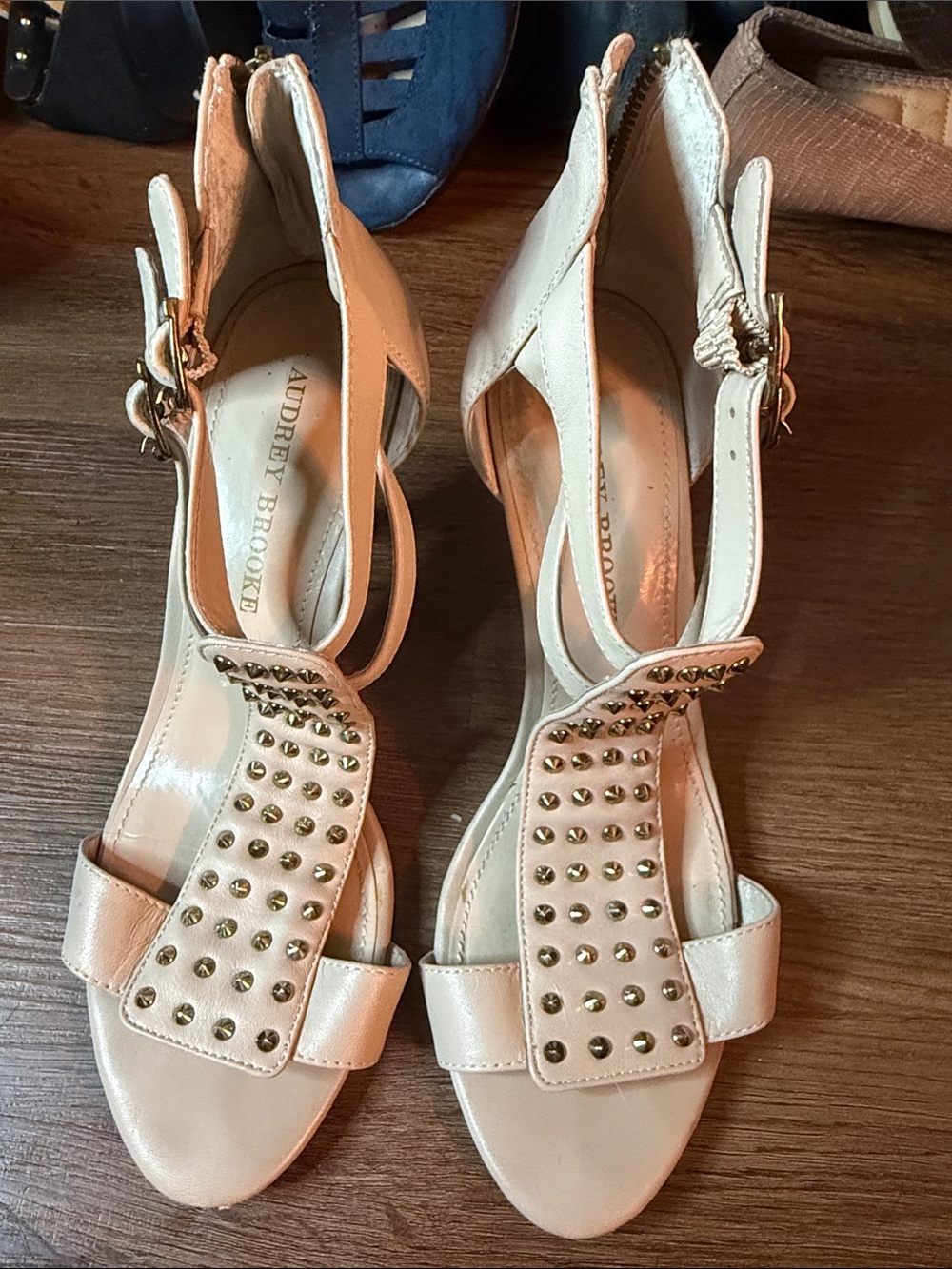 Audrey Brooke Cream Gold-Stud T-Strap Heels 7.5M Peep toe